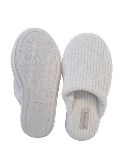 Par de slippers (pantuflas) canele blancas talle 40/41